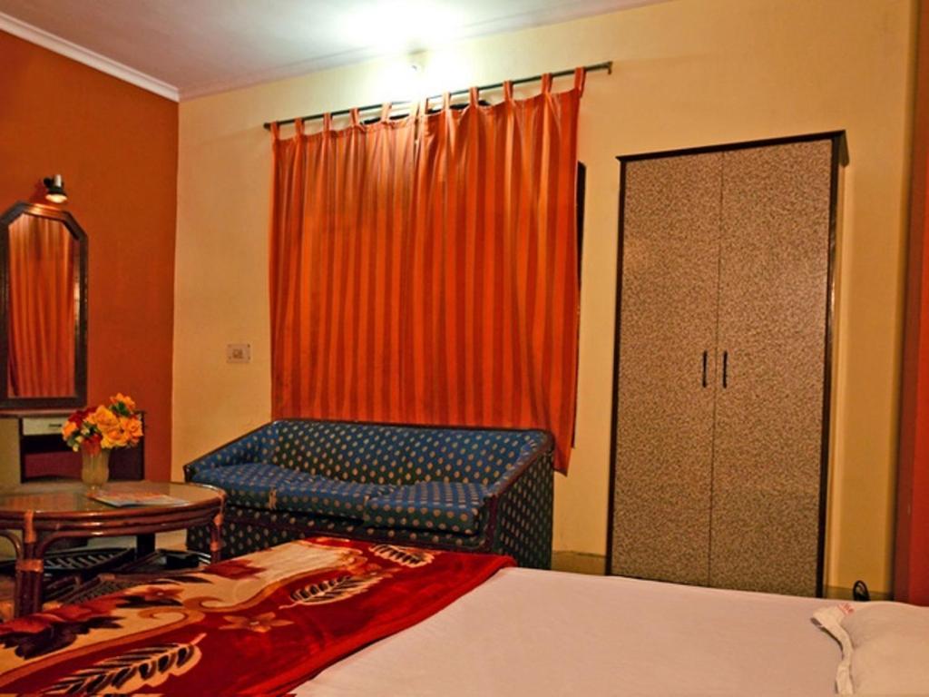 Sahara International Deluxe Hotel New Delhi Exterior foto
